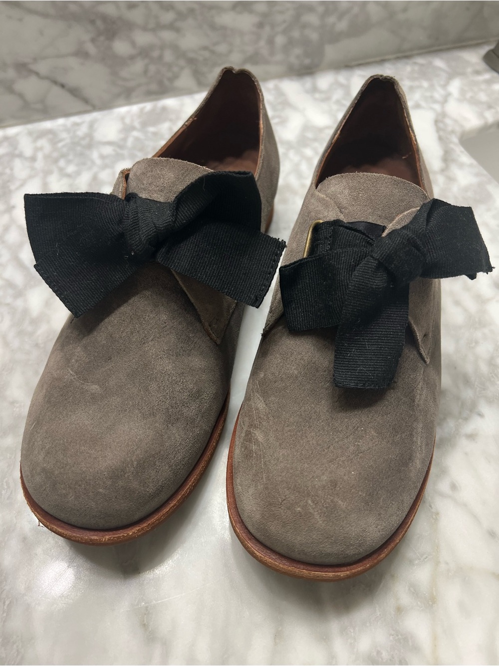 Suede ankle boots with black ribbon accents
Kork-Ease new